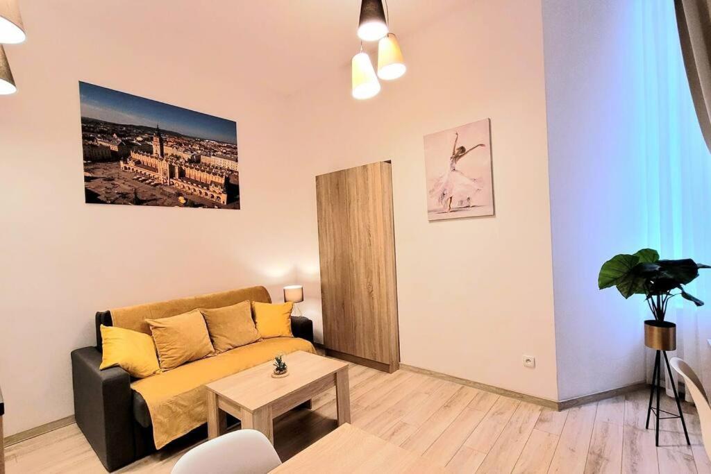 Golden Apartment Bosacka Krakow Old Town 2 Rooms Bagian luar foto