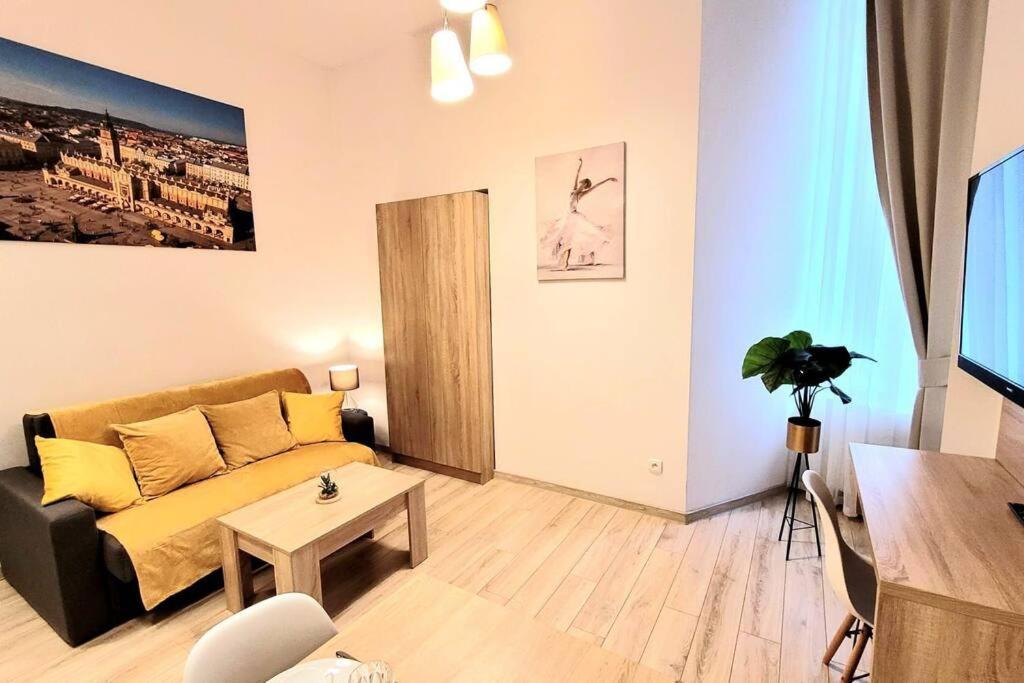 Golden Apartment Bosacka Krakow Old Town 2 Rooms Bagian luar foto