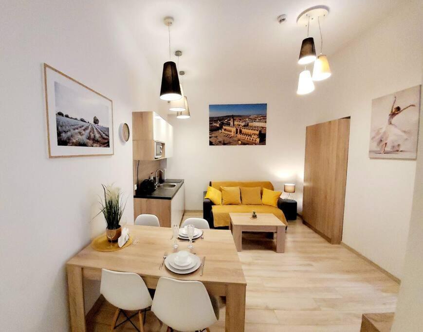 Golden Apartment Bosacka Krakow Old Town 2 Rooms Bagian luar foto